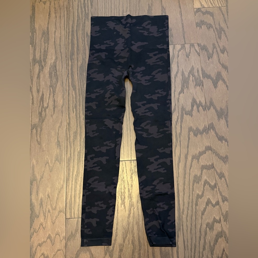 Spanx Camouflage Leggings - Size Medium